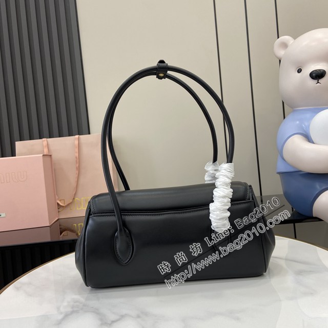 miumiu繆繆專櫃最新款法棍包手拎見肩背女包 jh2565型號：5BD265